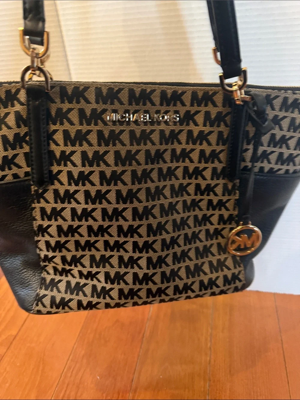 Michael Kors Bedford Large East/West Top Zip Tote Monogram Beige Black 15x10”
